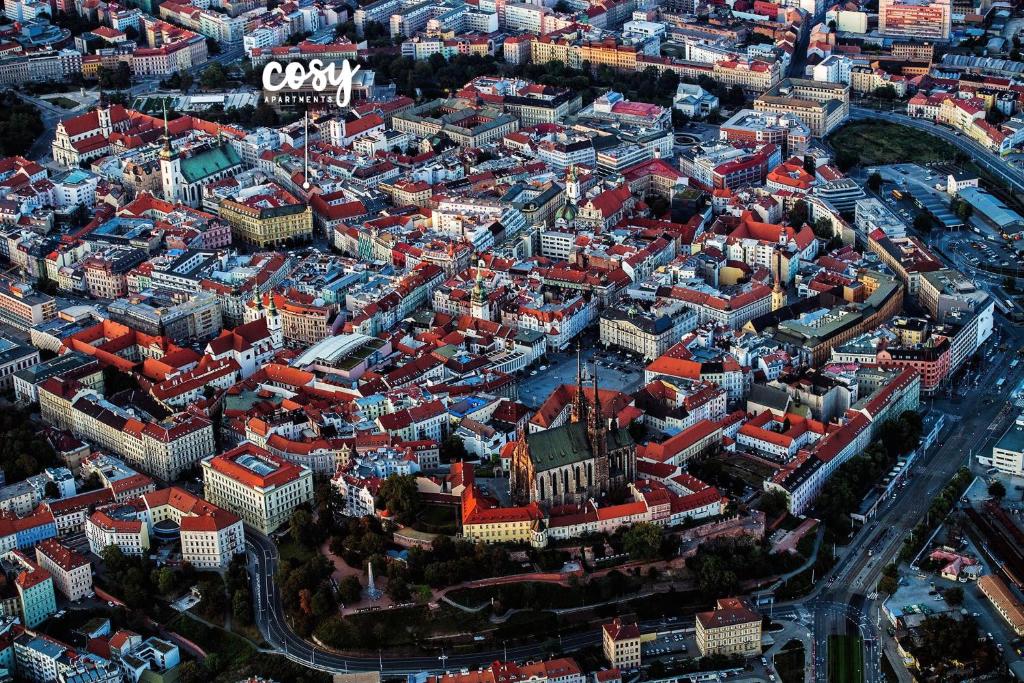 Nespecifikovaný výhled na destinaci Brno nebo výhled na město při pohledu z apartmánu