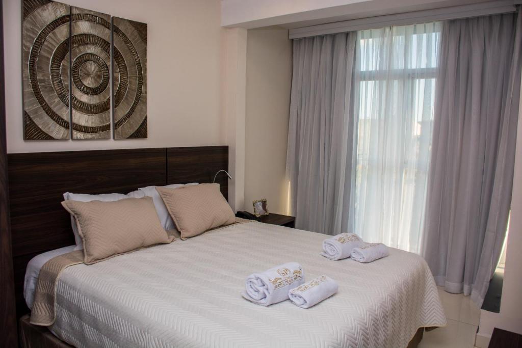 Postel nebo postele na pokoji v ubytování SERPYL Plaza Hotel