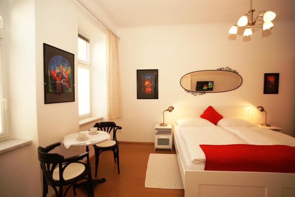 Freundliches Apartment mit Innenhof-Garten