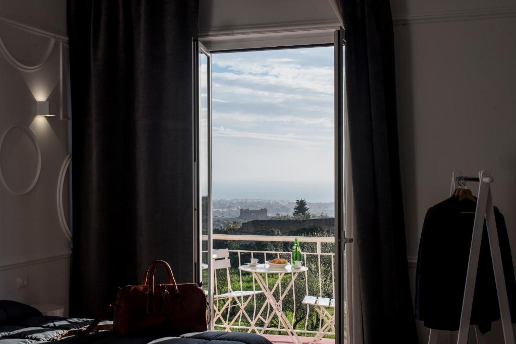 a bedroom with a sliding glass door to a balcony at Panoramica dei Templi B&B in Agrigento