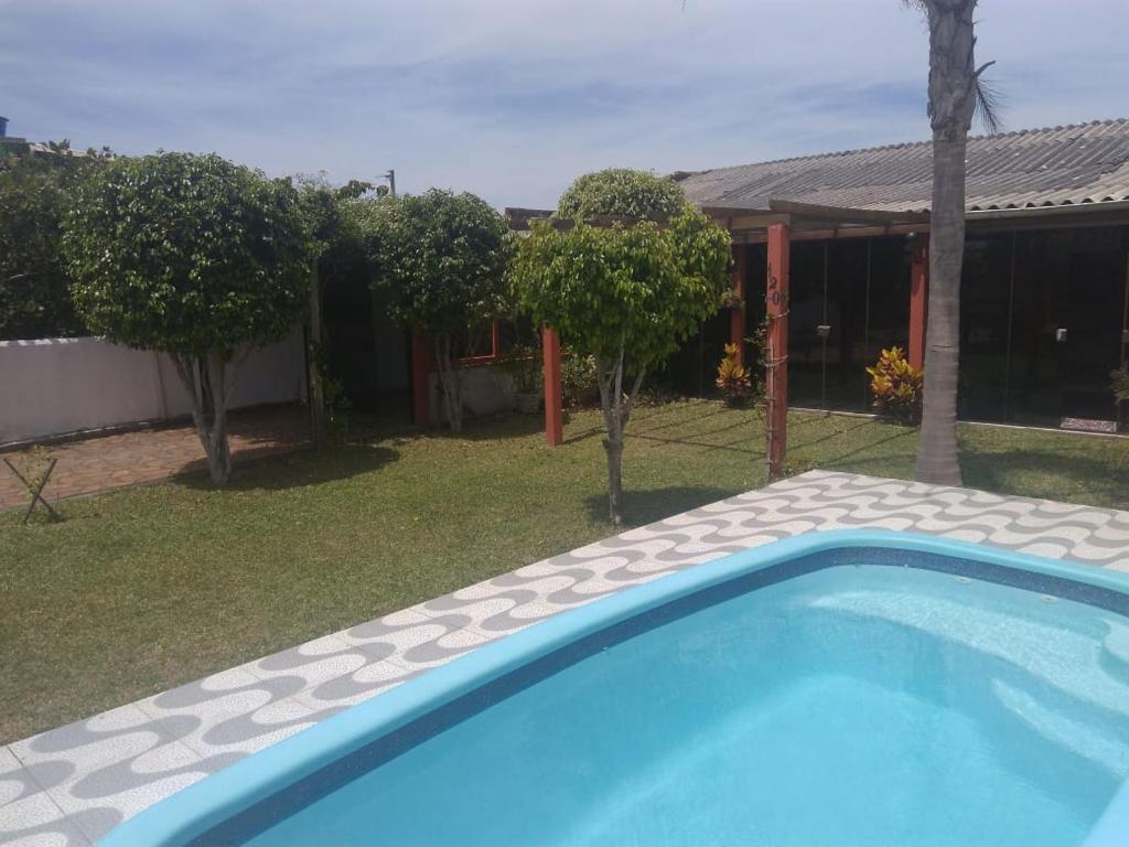  Casa com piscina