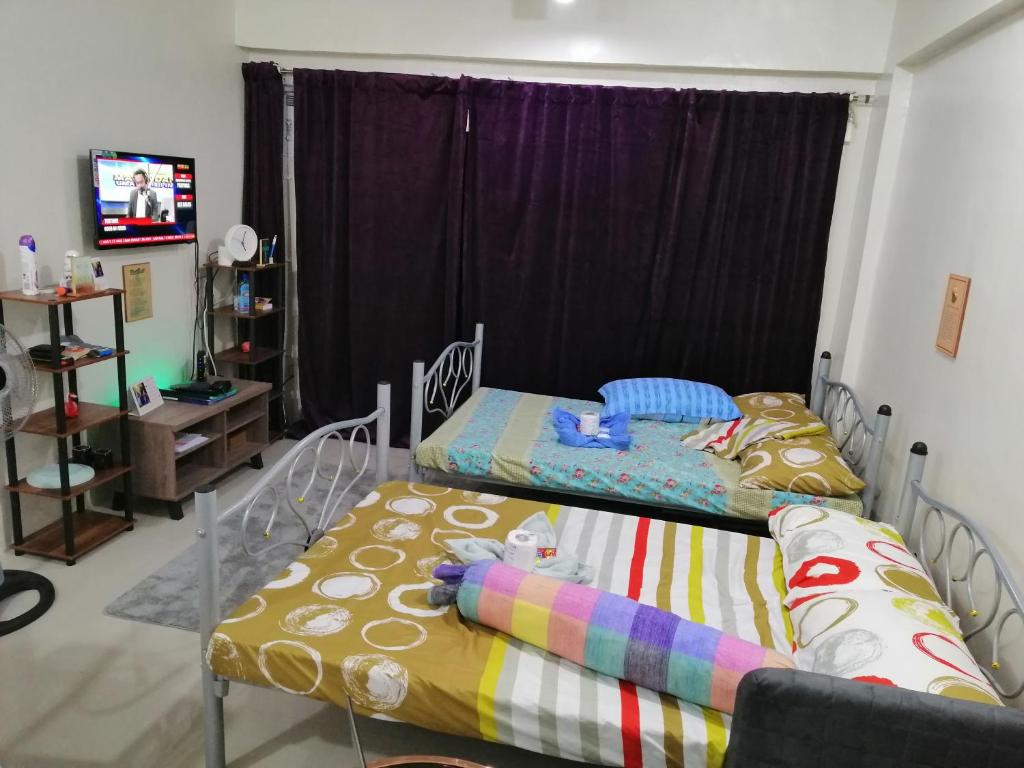Кровать или кровати в номере Condo Stay at Paranaque with Unlimited WIFI v3