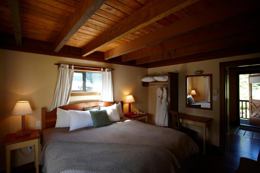 Middle Beach Lodge photo