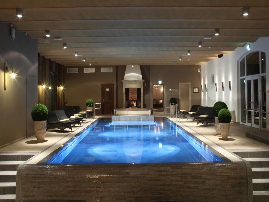 Bazén v ubytování Spa & GolfResort Weimarer Land nebo v jeho okolí