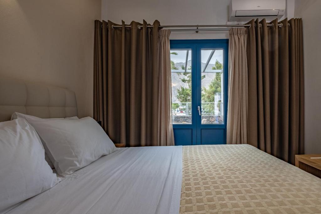 Una cama o camas en una habitación de Tristhenia