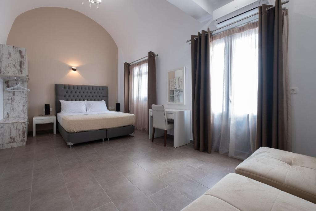 Una cama o camas en una habitación de Tristhenia