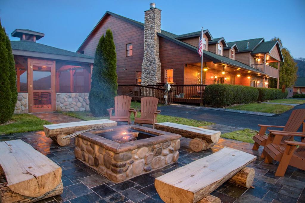 a fire pit and benches in front of a house at Berry Springs Lodge in Sevierville