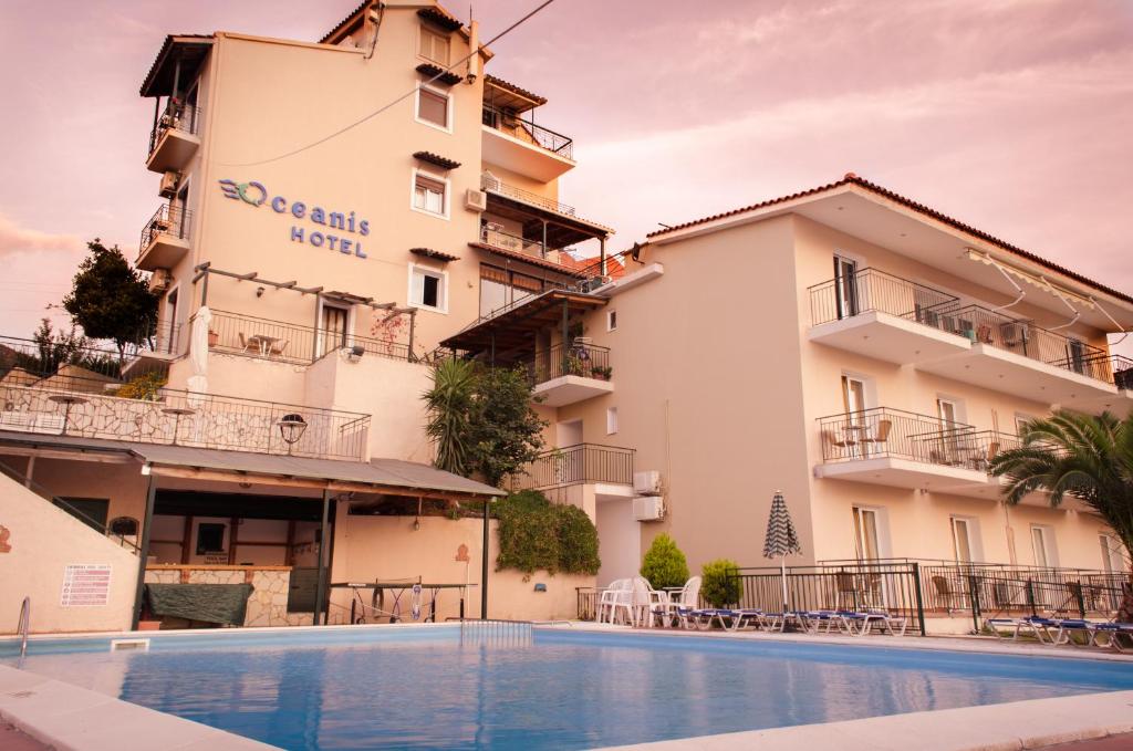 Bazén v ubytování Hotel Oceanis nebo v jeho okolí
