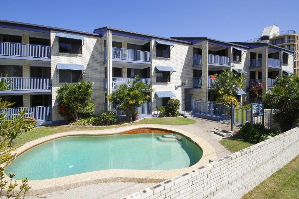 a building with a swimming pool in front of a building at Levuka Unit 4, 14 Moreton Pde. Kings Beach in Caloundra