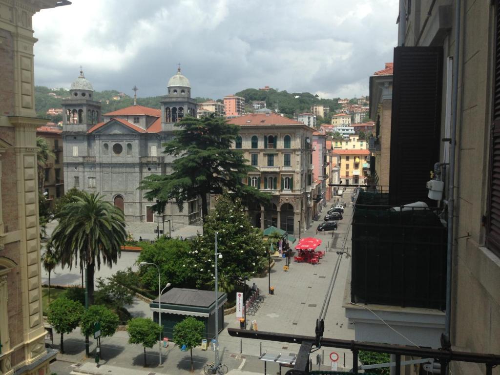 Linna La Spezia üldine vaade või majutusasutusest Bella Napoli Guesthouse Trattoria Pizzeria pildistatud vaade