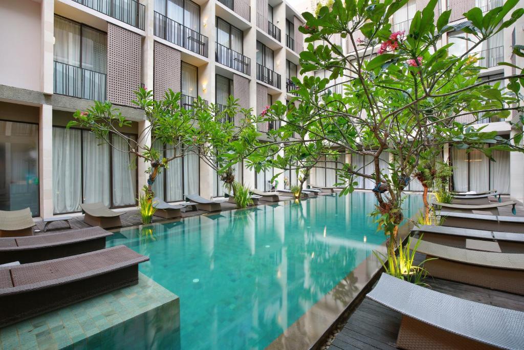 Bazén v ubytování Hotel Terrace at Kuta nebo v jeho okolí