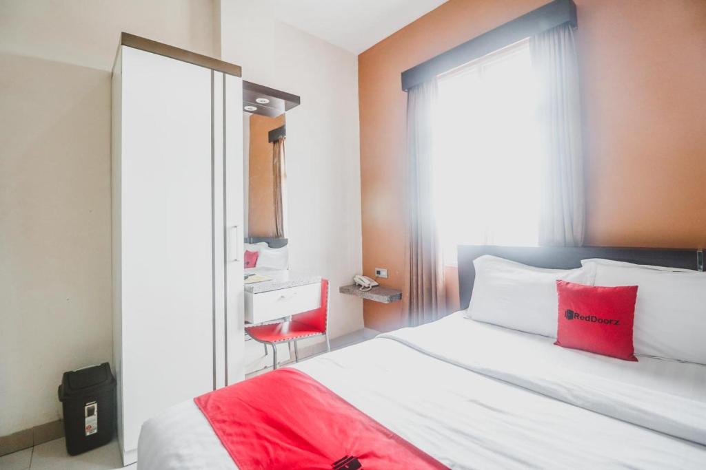 RedDoorz Plus near Universitas Negeri Makassar - Chambre Double
