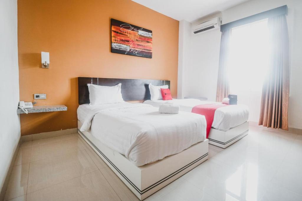RedDoorz Plus near Universitas Negeri Makassar - Chambre Jumelle De Luxe