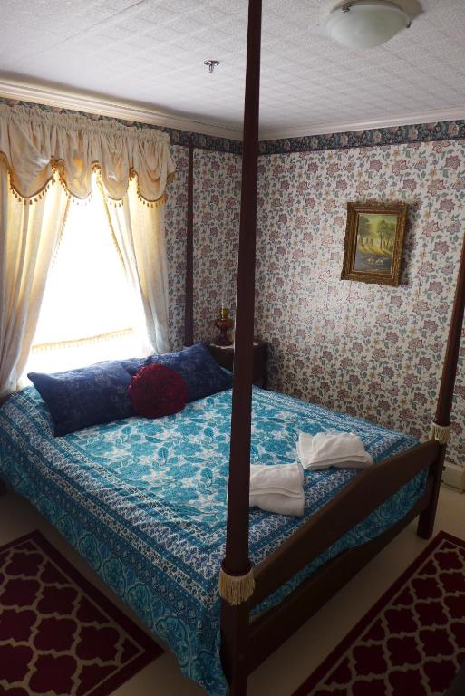 Postel nebo postele na pokoji v ubytování St. George Hotel