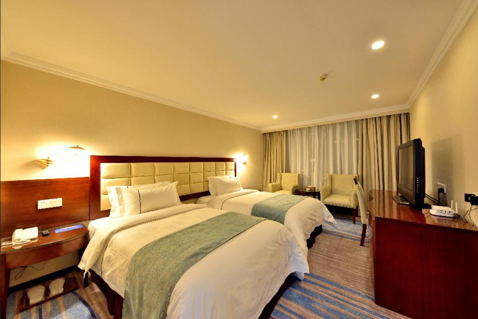 Postel nebo postele na pokoji v ubytování Hai Jun Hotel Guangzhou Beijing Road Tianzi Wharf Store