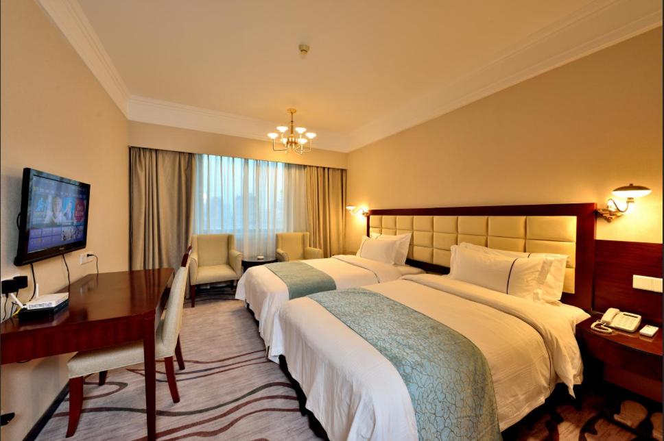 Postel nebo postele na pokoji v ubytování Hai Jun Hotel Guangzhou Beijing Road Tianzi Wharf Store