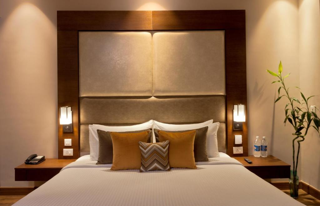 Postel nebo postele na pokoji v ubytování Lemon Tree Hotel, Sector 68, Sohna Road, Gurugram