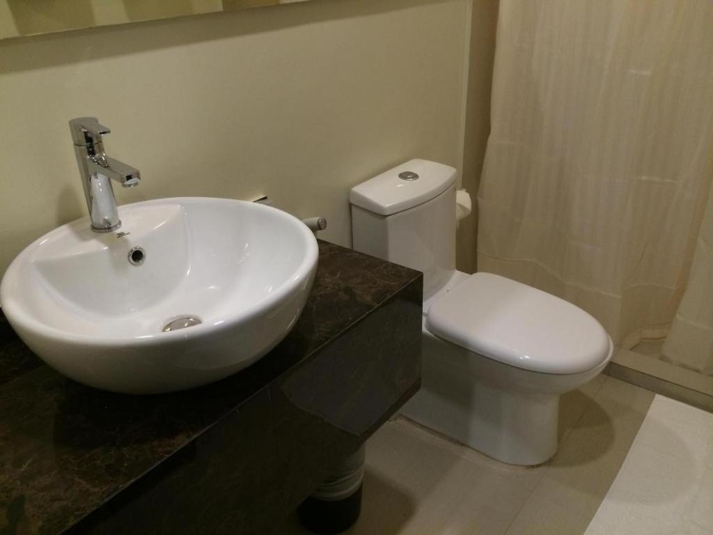 Koupelna v ubytování GT Hotel Iloilo