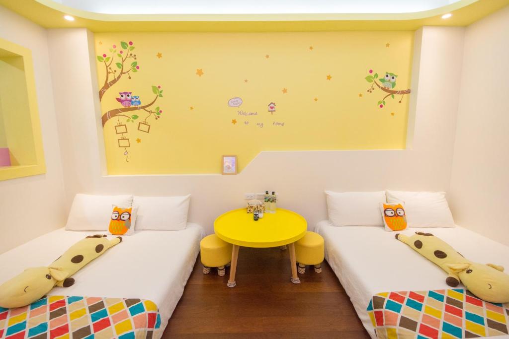 Rúm í herbergi á Childlike B&B