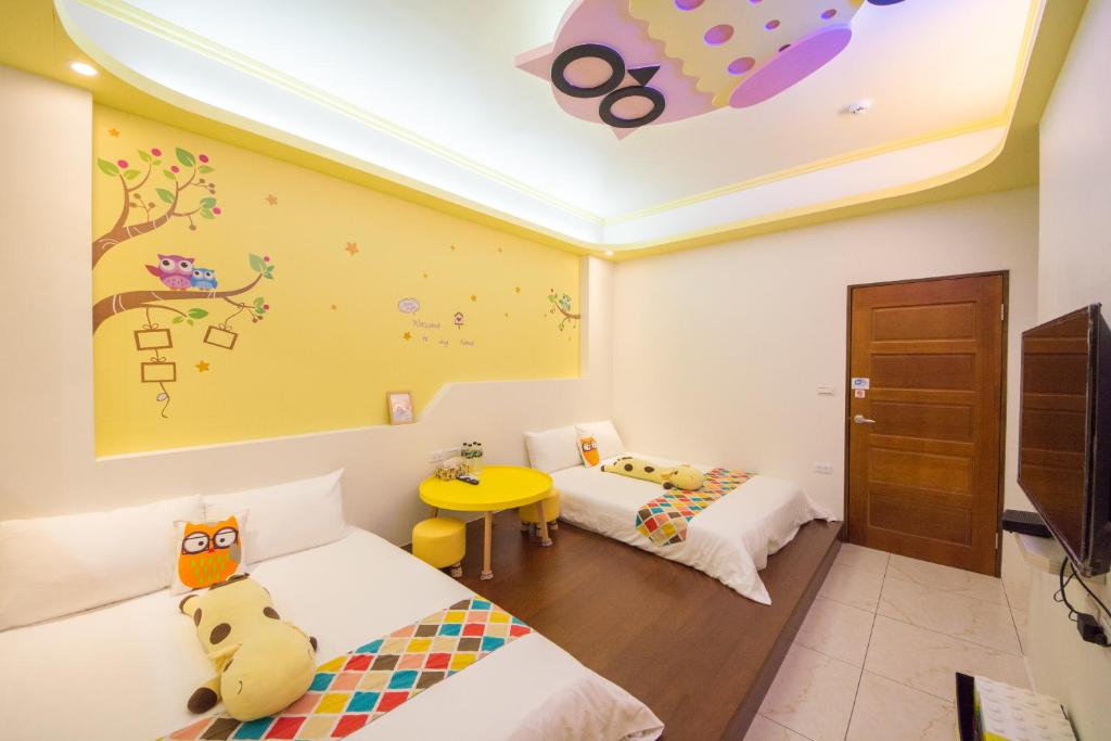 Rúm í herbergi á Childlike B&B