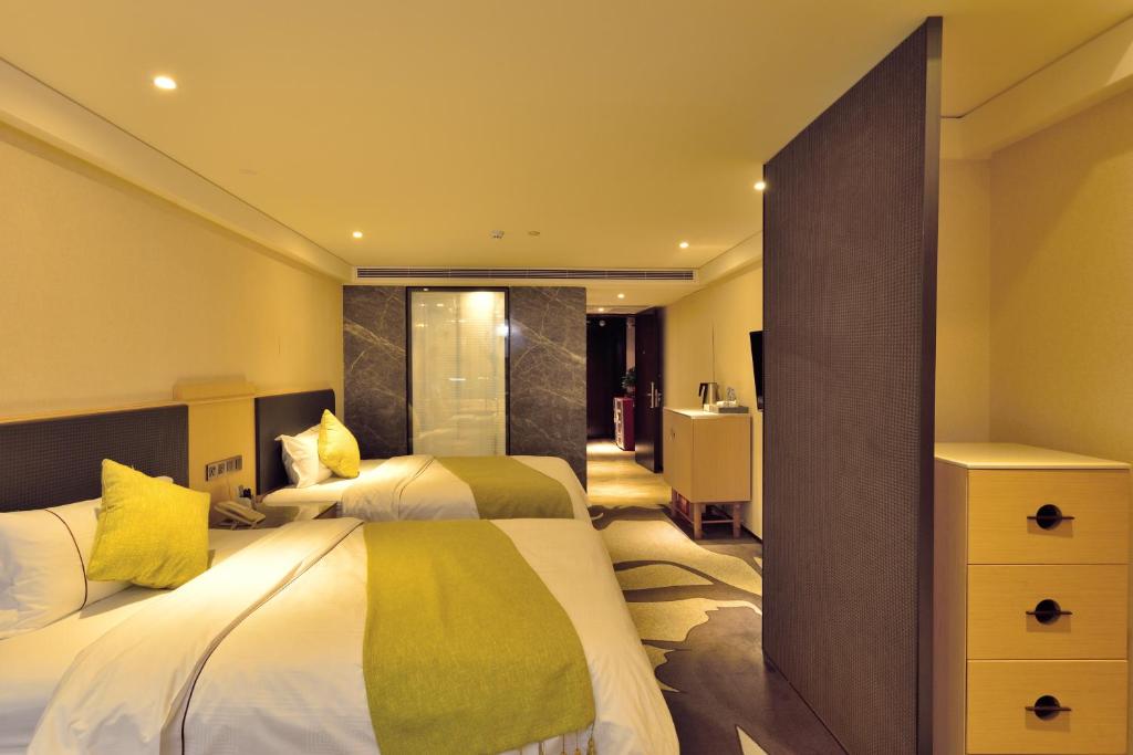 Postel nebo postele na pokoji v ubytování Hai Jun Hotel Guangzhou Beijing Road Tianzi Wharf Store