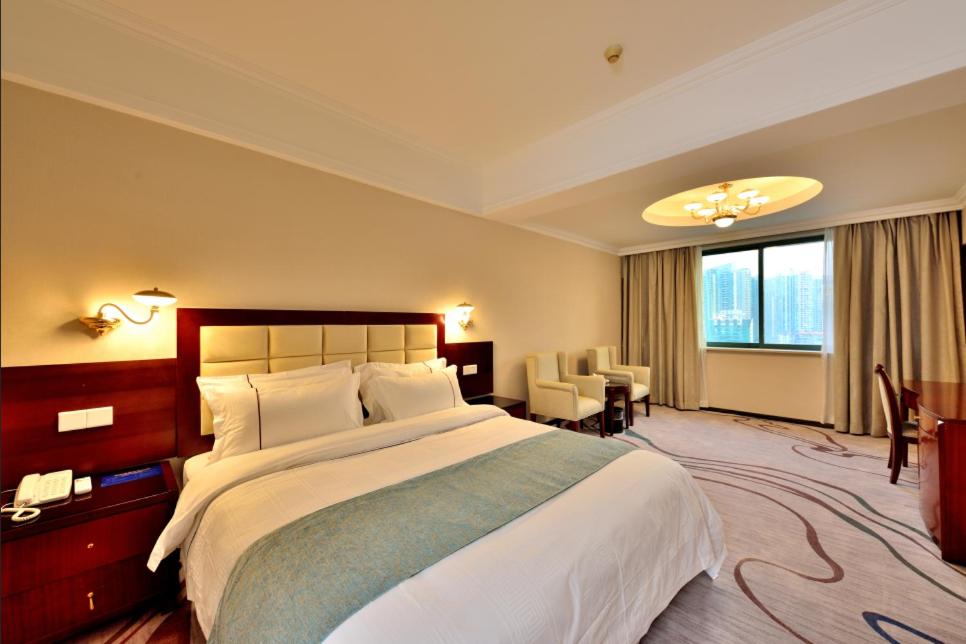 Postel nebo postele na pokoji v ubytování Hai Jun Hotel Guangzhou Beijing Road Tianzi Wharf Store