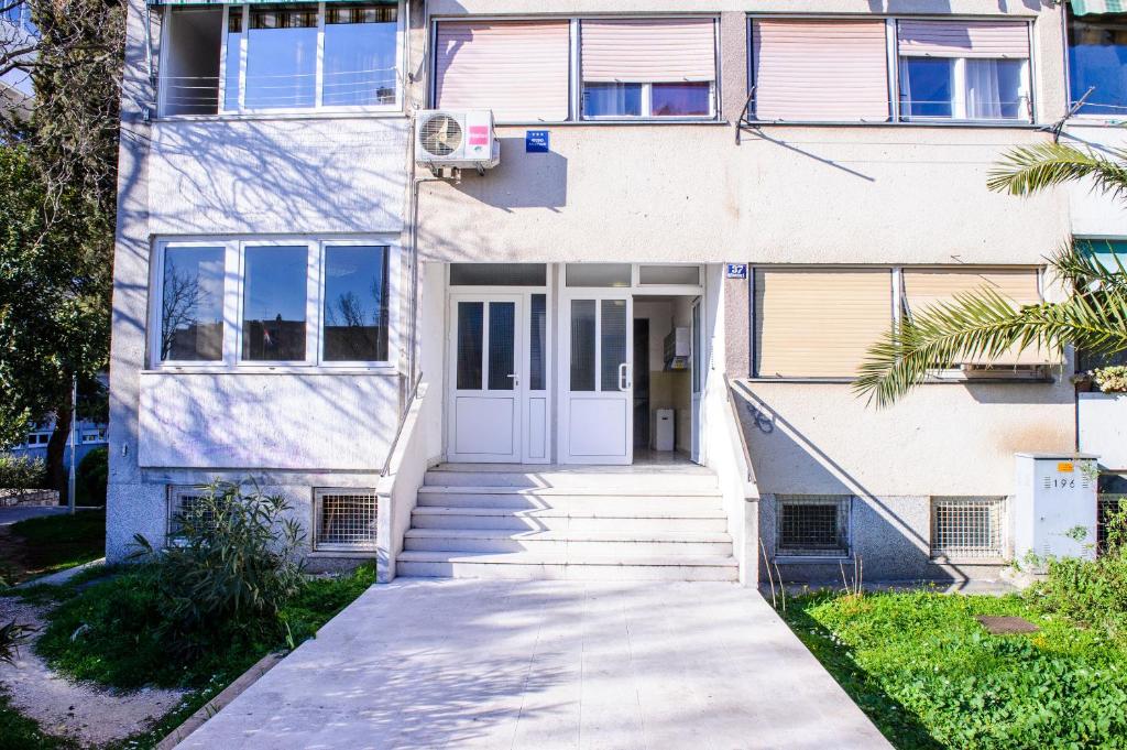 Budova, v ktorej sa apartmán nachádza