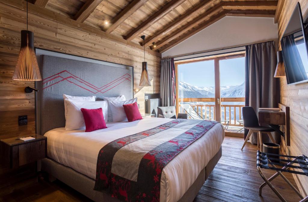 Postel nebo postele na pokoji v ubytování Hôtel Alparena & Spa - 4 étoiles