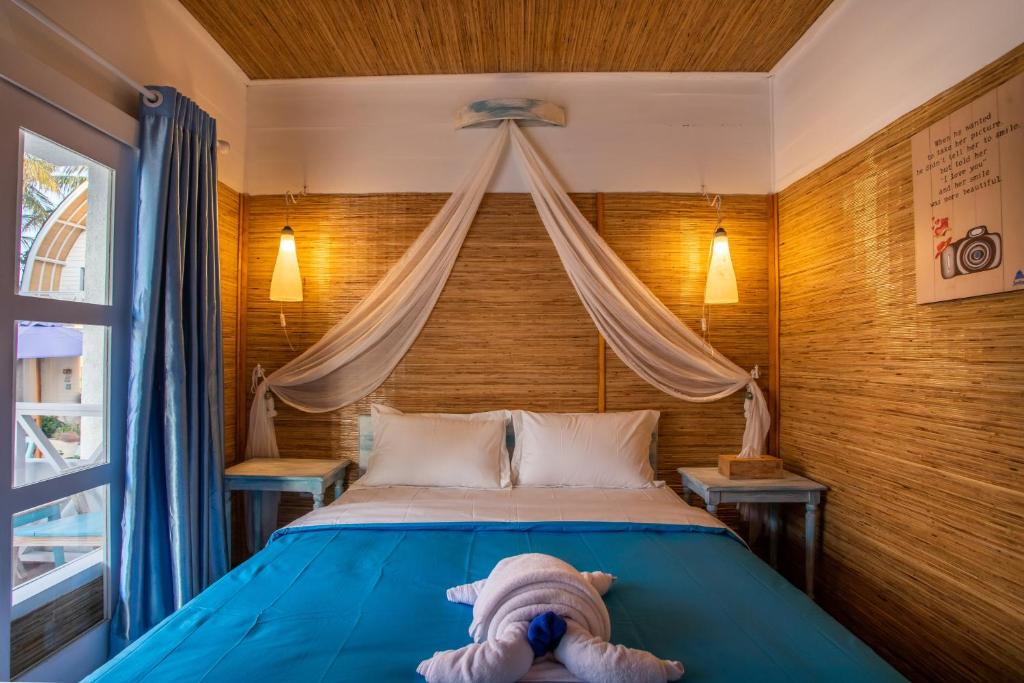 Postel nebo postele na pokoji v ubytování Santorini Beach Resort