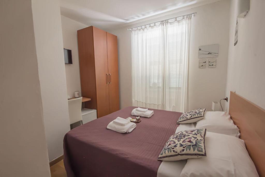 Postel nebo postele na pokoji v ubytování Affittacamere The Tramp