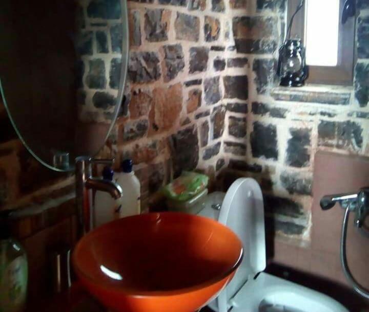 Et badeværelse på Villa Erato in Kalliope estate