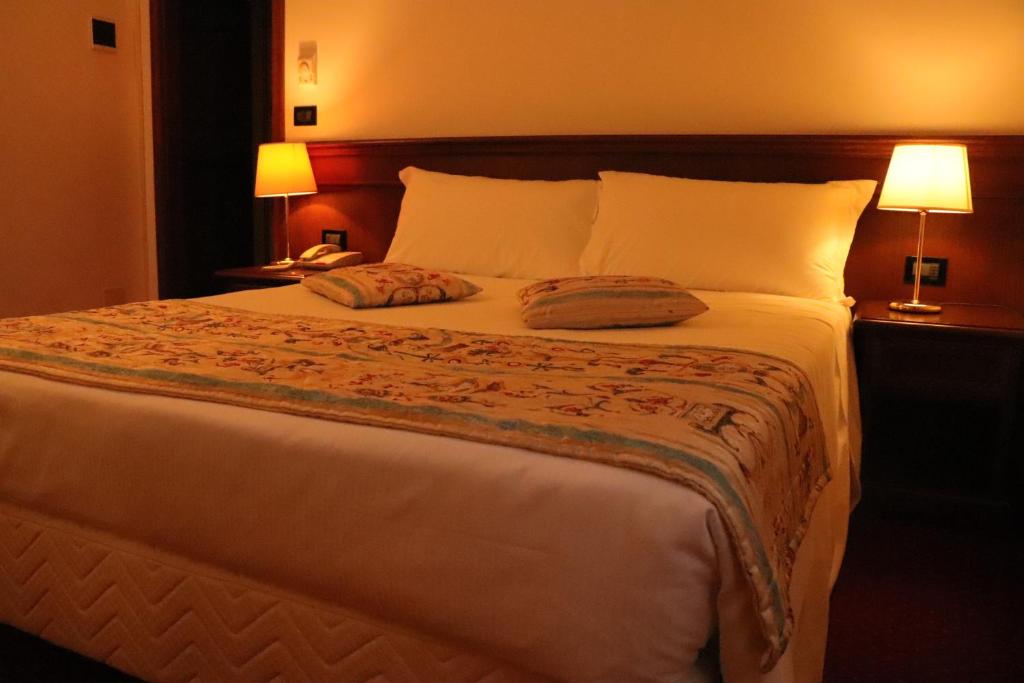 Meditur Hotel Bologna - Double Room With Private Bathroom