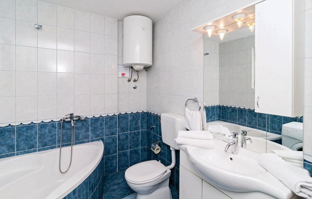 Kúpeľňa v ubytovaní Villa Duce in Omis, private pool
