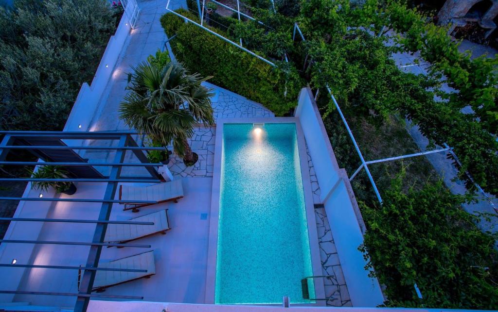 Bazén v ubytovaní Villa Duce in Omis, private pool alebo v jeho blízkosti