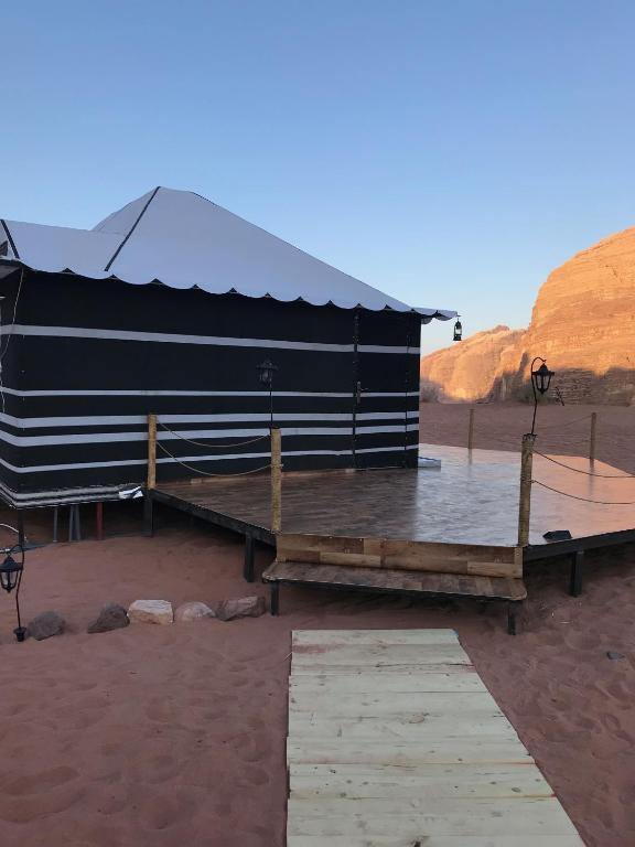 Příroda nedaleko luxury tent