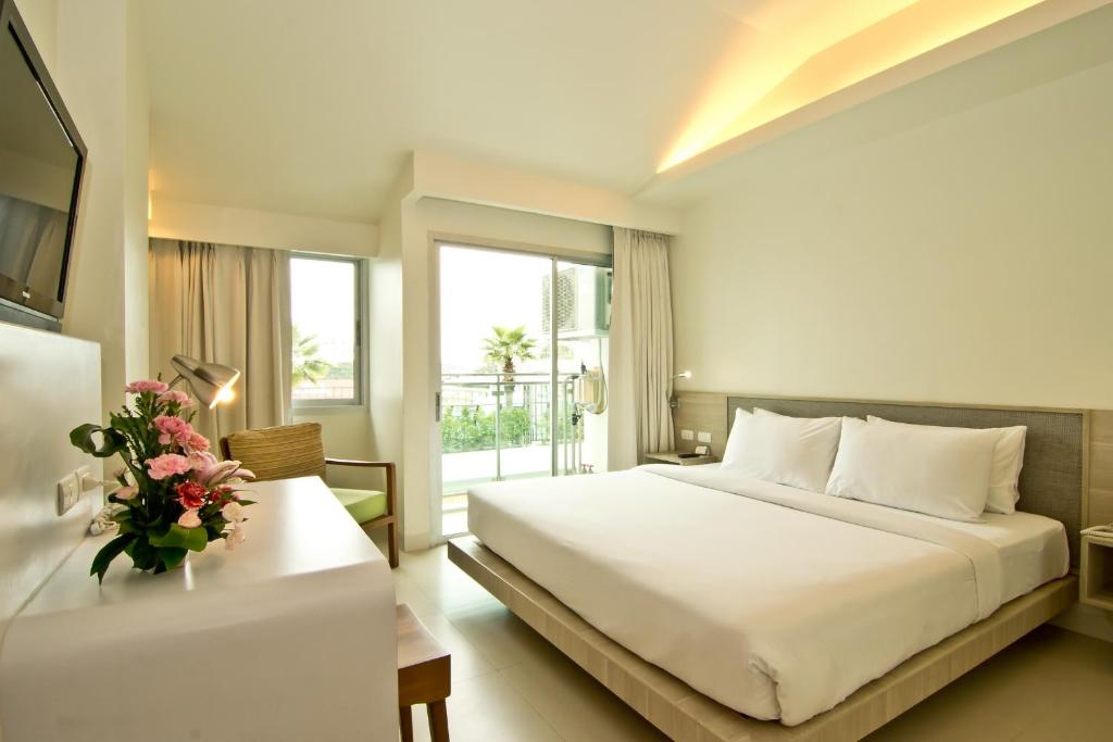 
Deluxe Double or Twin Room with Pool View
