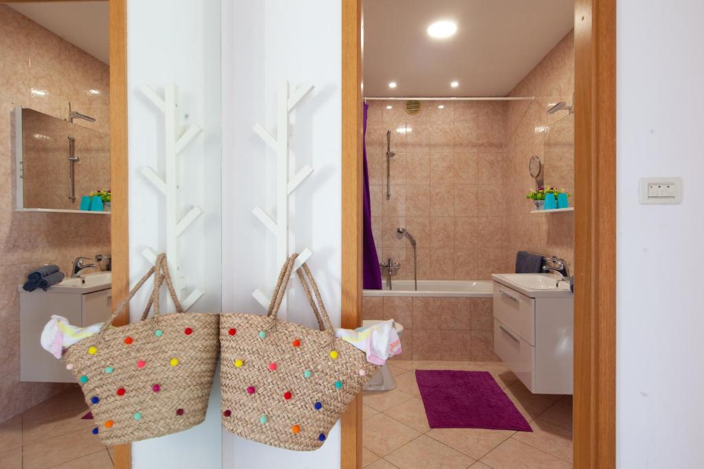 Koupelna v ubytování Apartmani Jolanda