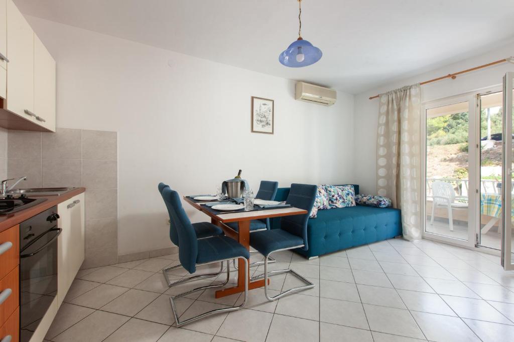 Kuchyň nebo kuchyňský kout v ubytování Apartmani Jolanda