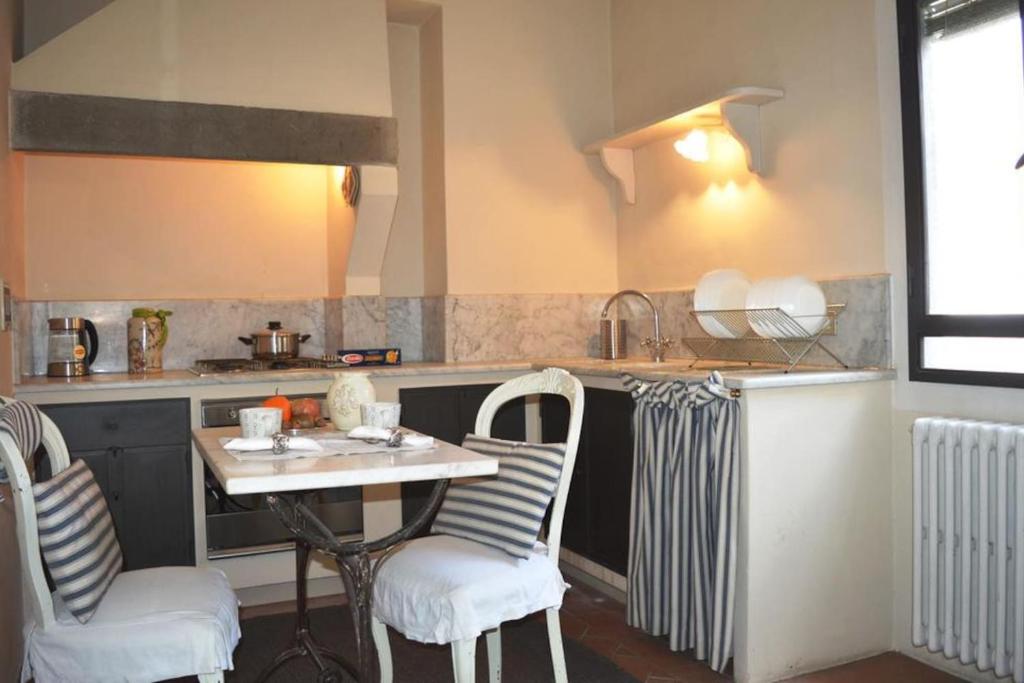 A kitchen or kitchenette at Panoramic Suite near Duomo and Station