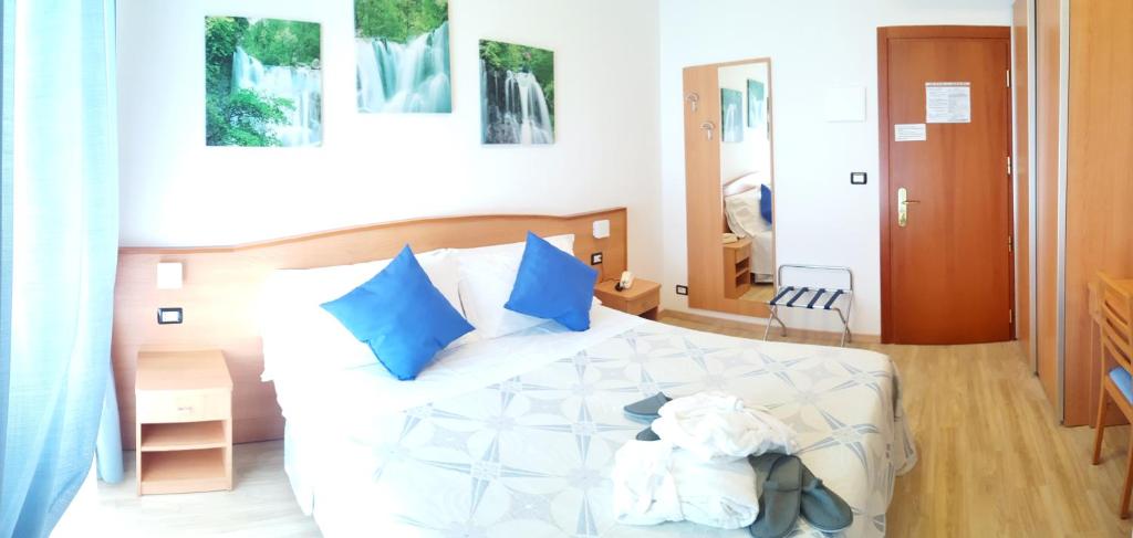Кровать или кровати в номере Hotel Mare Blu -- boutique