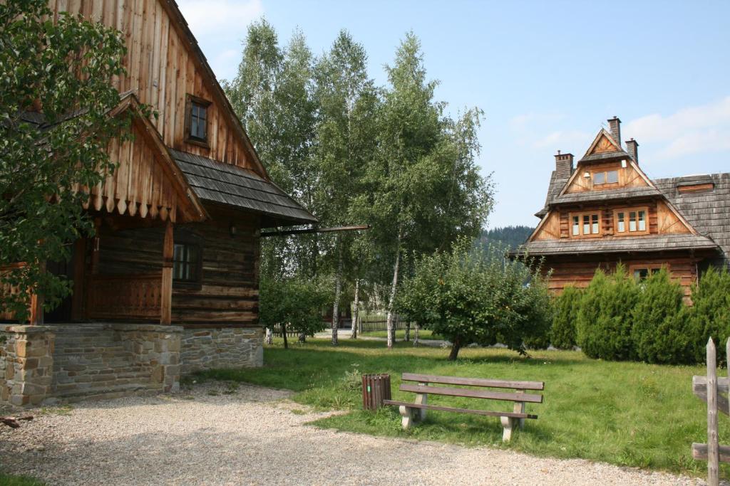 a wooden building with a bench in front of it at Polana Sosny in Niedzica Zamek