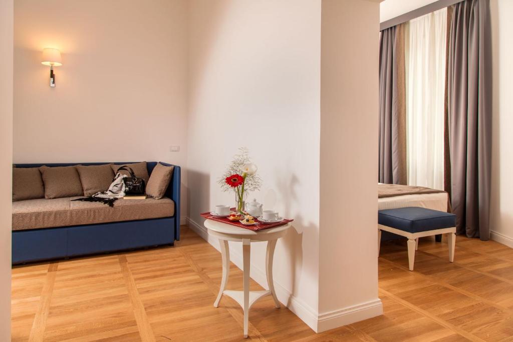 Posezení v ubytování Floris Hotel