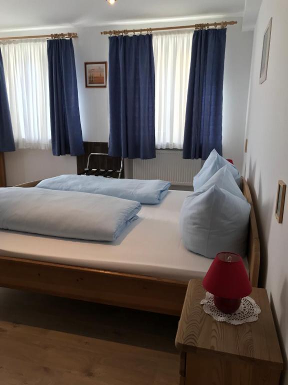 Postel nebo postele na pokoji v ubytování Hotel Guntia Boardinghouse