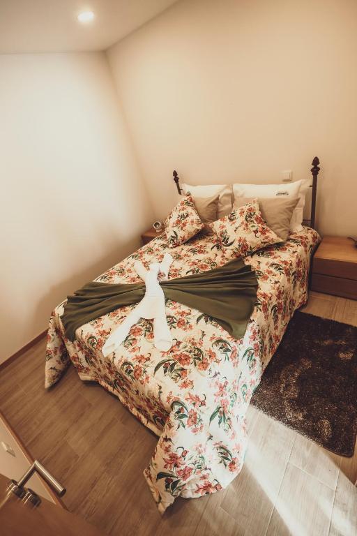 Postel nebo postele na pokoji v ubytování Azenha do Tio Luís