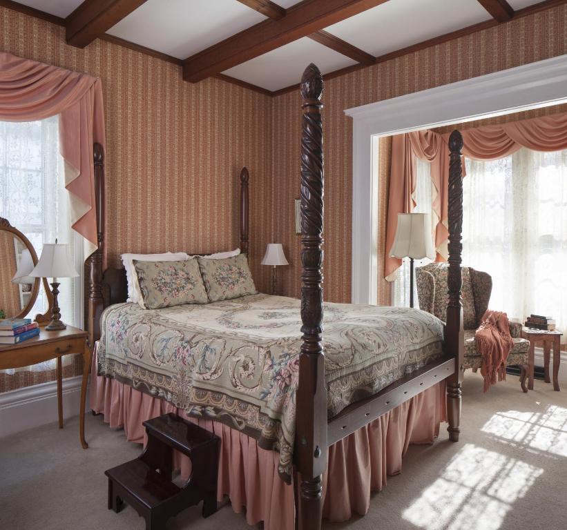 Isaiah Jones Homestead Bed and Breakfast photo