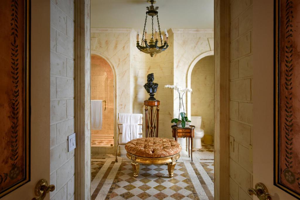 The Villa Casa Casuarina - Suite With Balcony