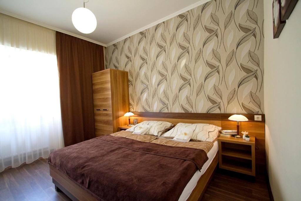 Säng eller sängar i ett rum på Centrum Panzió