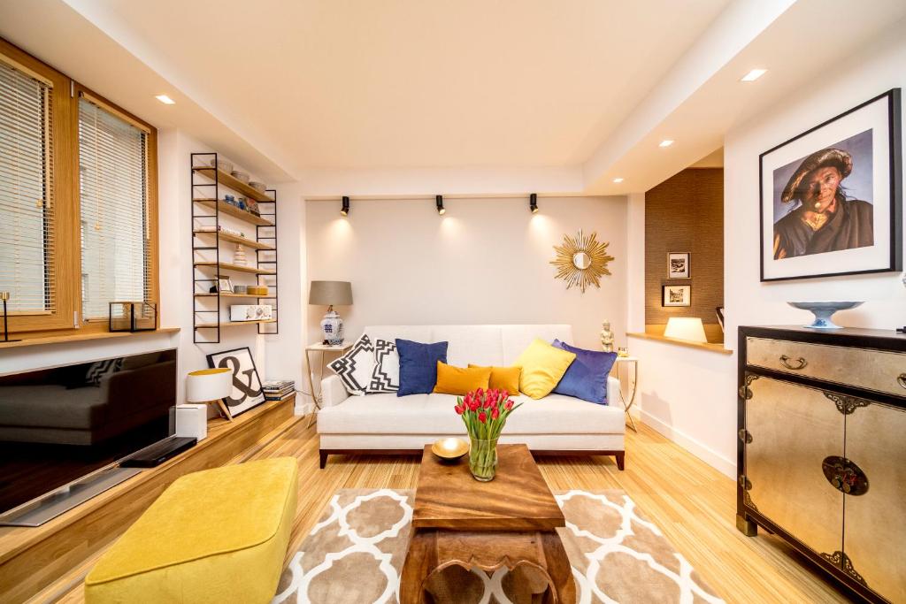 Posedenie v ubytovaní Golden Apartment with Air Condition by Your Freedom