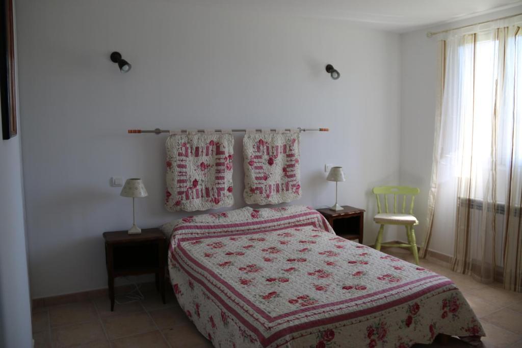 a bedroom with a bed with a red and white blanket at 926 Chemin de Saint-Antoine in Violès