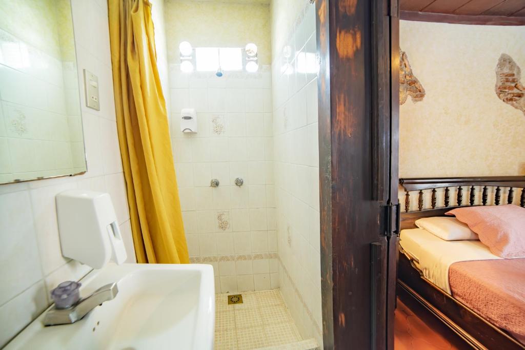 Et badeværelse på La Quinta Santa Lucia